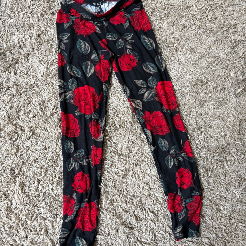 RED ROSES ROMANTIC Leggings - Black and Red Luxuriously soft Awesome! Holidays!